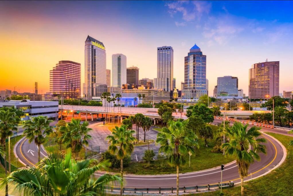 Chic Bungalow Apartment Steps From Armature Works & Downtown Riverwalk Tampa Dış mekan fotoğraf