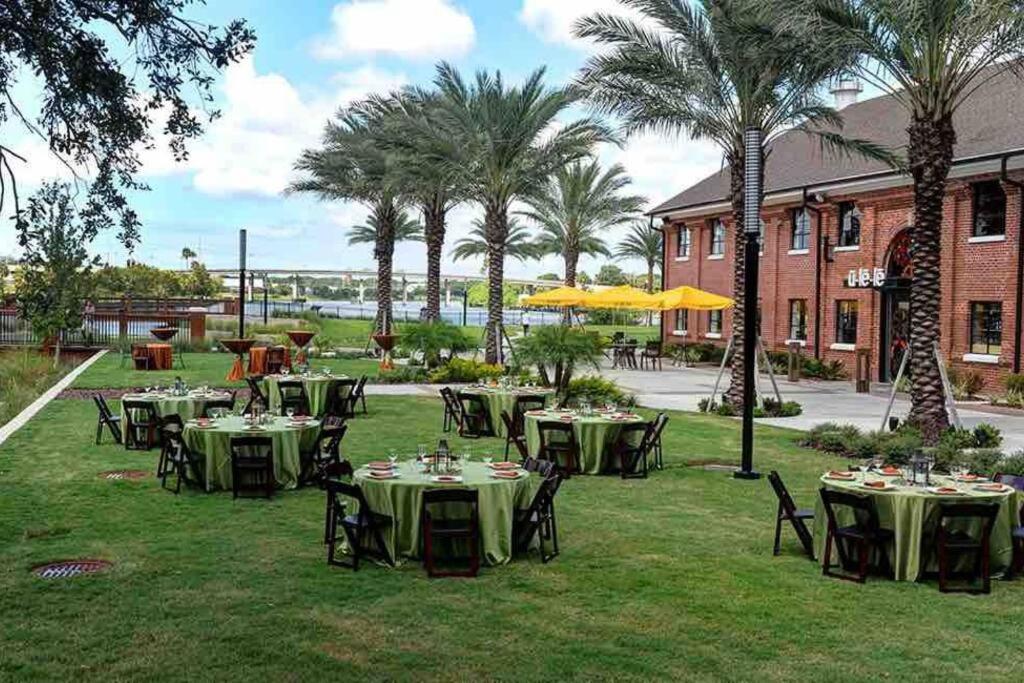 Chic Bungalow Apartment Steps From Armature Works & Downtown Riverwalk Tampa Dış mekan fotoğraf