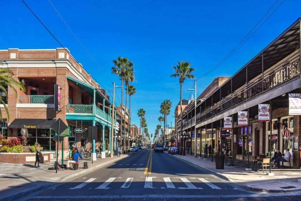 Chic Bungalow Apartment Steps From Armature Works & Downtown Riverwalk Tampa Dış mekan fotoğraf