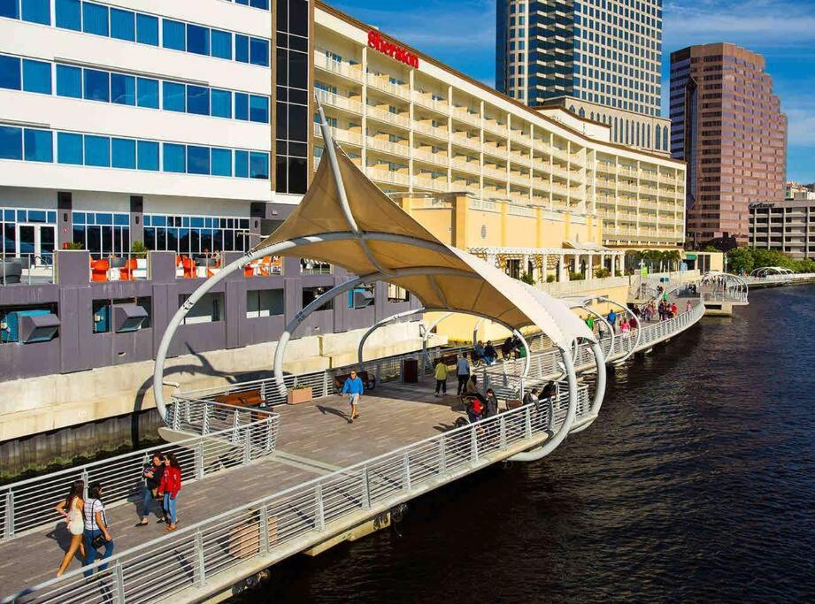 Chic Bungalow Apartment Steps From Armature Works & Downtown Riverwalk Tampa Dış mekan fotoğraf